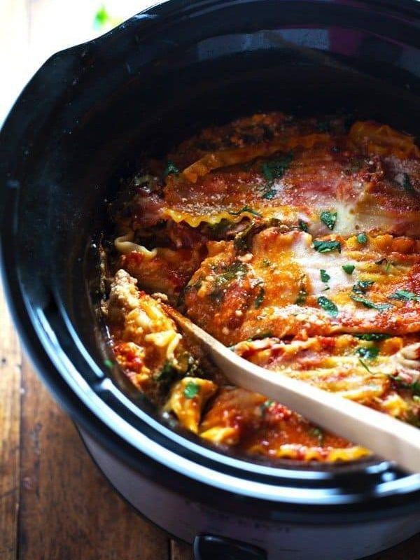 Super Easy Skinny Veggie Crockpot Lasagna - a handful of simple ingredients for a healthy family dinner. | https://trim-solution.today